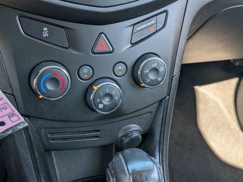 Used 2015 Chevrolet Trax LS image 19