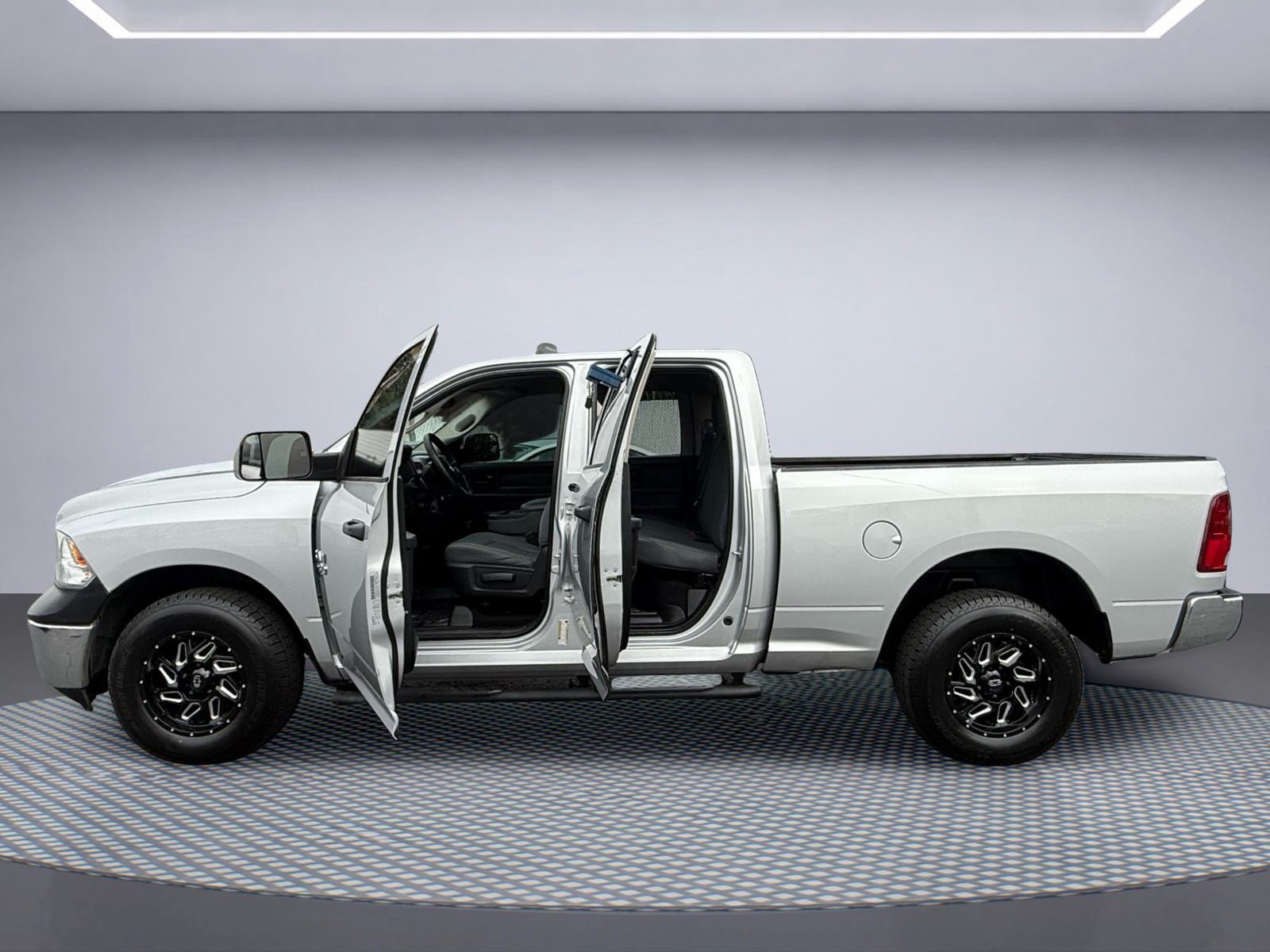 Used 2019 RAM 1500 Express AWD/4WD image 9