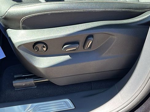 Used 2024 Volkswagen Atlas SE w/ Black Wheel Package image 11