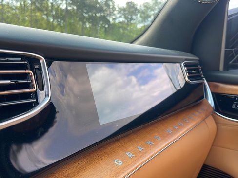 Used 2024 Jeep Grand Wagoneer Series III image 20