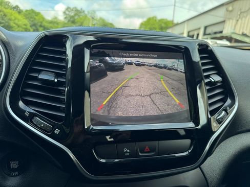 Used 2019 Jeep Cherokee Limited AWD/4WD image 16