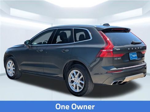 Used 2021 Volvo XC60 T5 Momentum w/ Premium Package FWD image 4