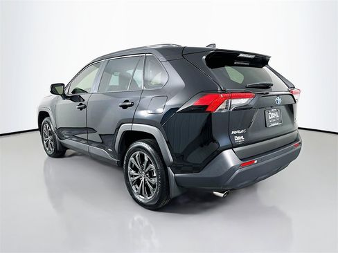 Used 2024 Toyota RAV4 XLE Premium image 9
