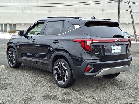 Certified 2025 Kia Seltos SX w/ SX Sunroof Package image 5