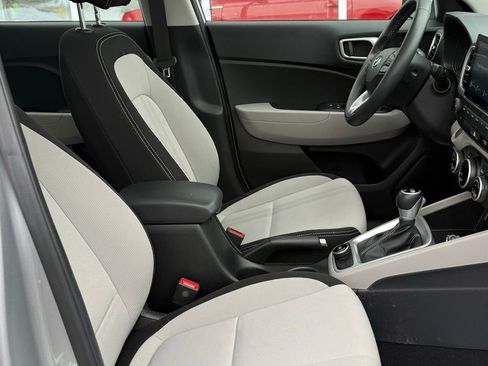 Used 2025 Hyundai Venue SEL image 13