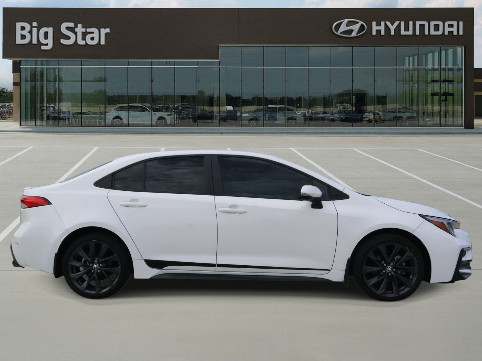 Used 2025 Toyota Corolla SE FWD image 5
