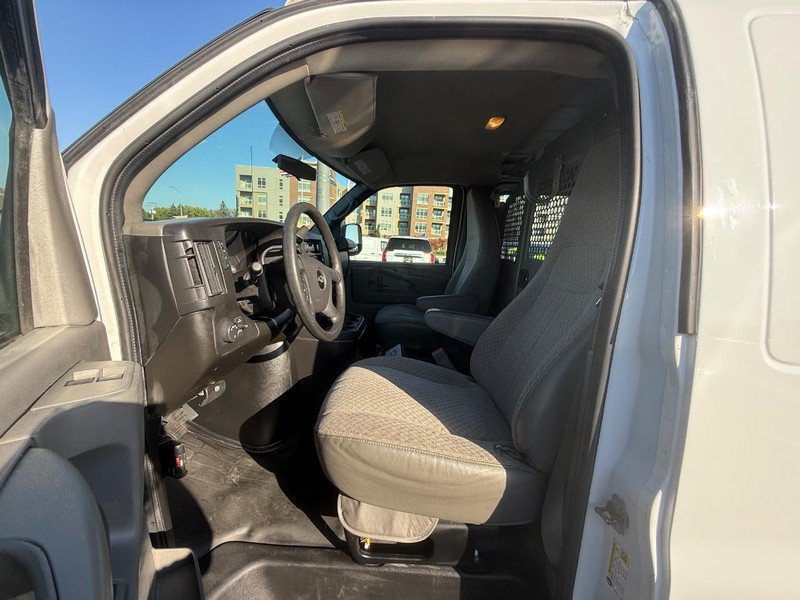 Used 2015 Chevrolet Express 3500 RWD image 26