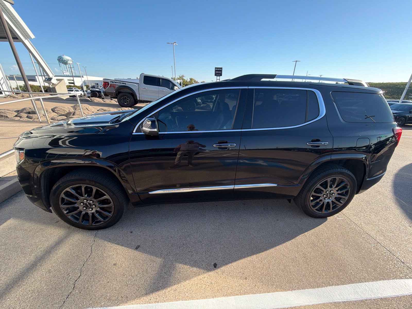 Used 2023 GMC Acadia Denali w/ Black Diamond Edition FWD image 3