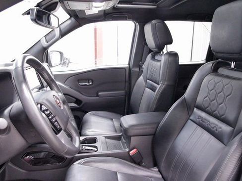 Used 2022 Nissan Frontier PRO-4X w/ Pro-4X Premium Package image 13