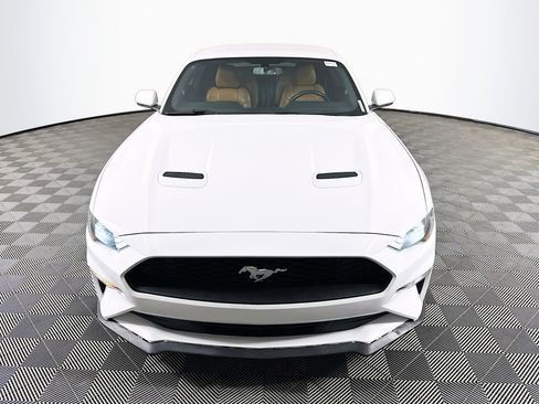 Used 2018 Ford Mustang Coupe image 2