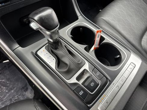 Used 2022 Kia Carnival LX FWD image 24