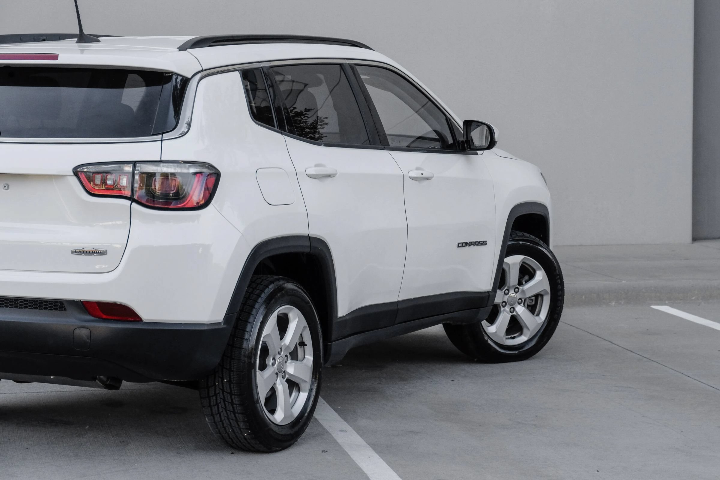 Used 2018 Jeep Compass Latitude w/ Popular Equipment Group AWD/4WD image 13
