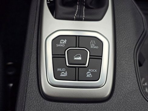 New 2026 Nissan Frontier SV AWD/4WD image 39