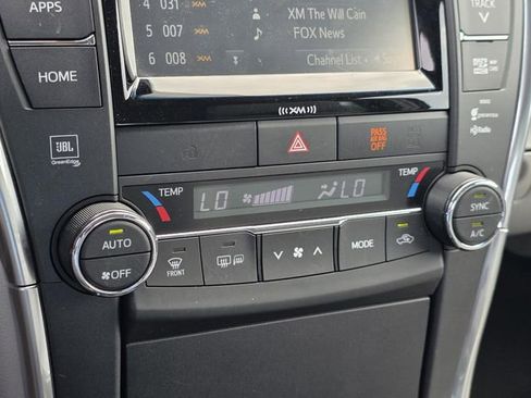Used 2017 Toyota Camry XSE FWD image 18