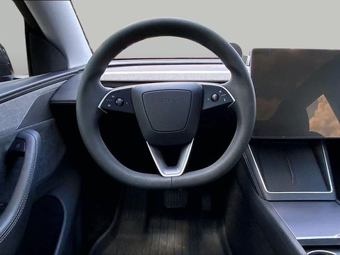 Used 2026 Tesla Model Y 2WD image 5