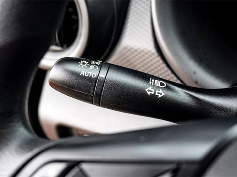 Used 2025 Nissan Kicks Play S image 19