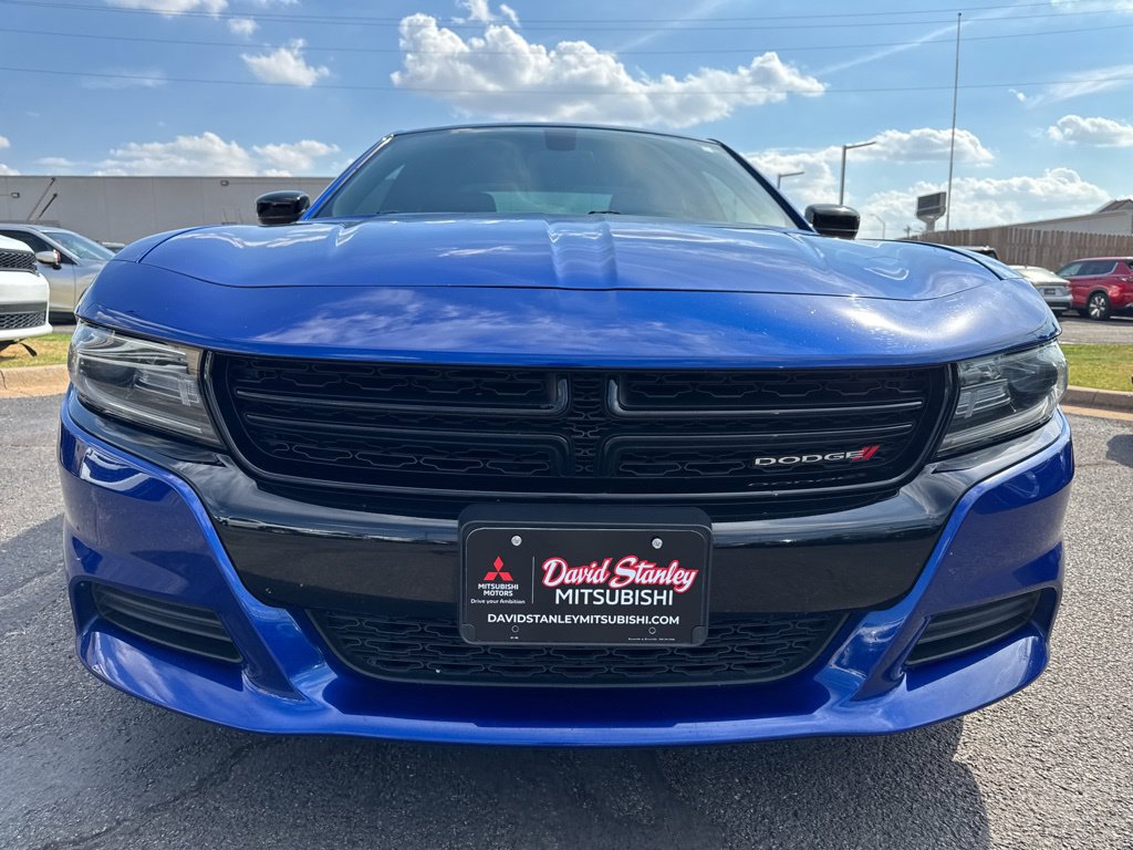 Used 2020 Dodge Charger SXT w/ Blacktop Package RWD image 3