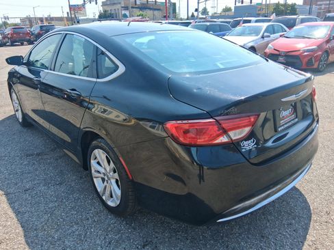 Used 2015 Chrysler 200 Limited FWD image 4