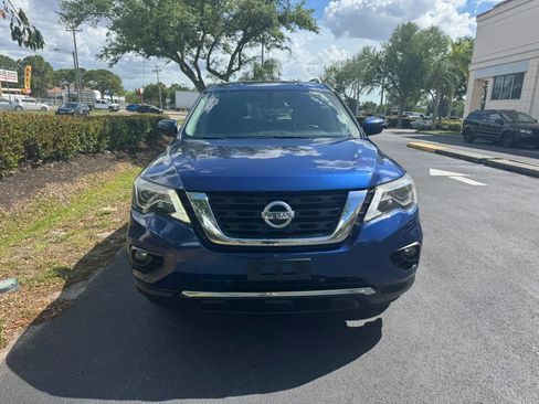 Used 2020 Nissan Pathfinder SV image 2