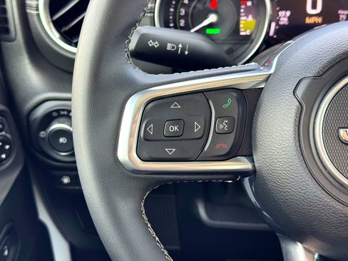 Used 2023 Jeep Wrangler Unlimited Sahara image 24