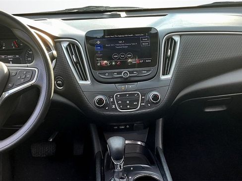 Used 2023 Chevrolet Malibu LT image 9