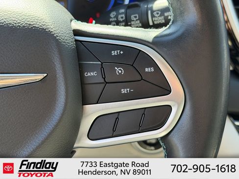 Used 2018 Chrysler Pacifica Touring-L FWD image 24