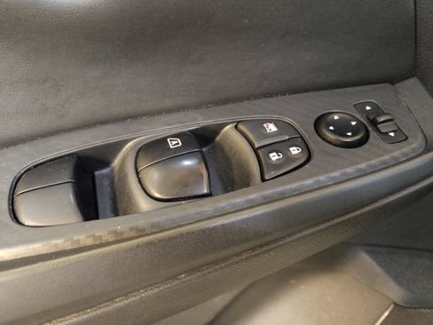 Used 2025 Nissan Sentra SV FWD image 27