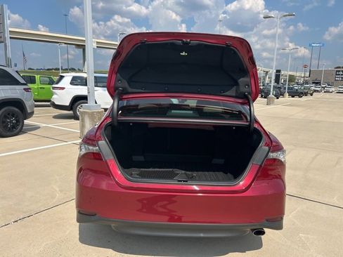 Used 2021 Toyota Camry XLE image 9