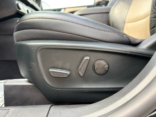 Used 2022 Ford Escape Titanium w/ Titanium Elite Package AWD/4WD image 22