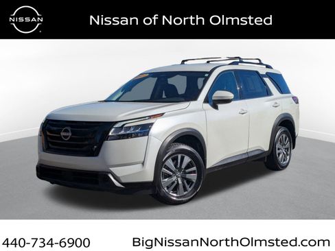 Certified 2022 Nissan Pathfinder SV w/ SV Black Package image 1