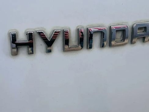 Used 2010 Hyundai Accent GS image 9