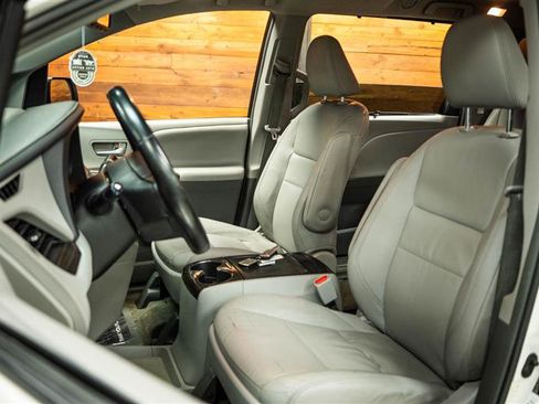 Used 2015 Toyota Sienna XLE w/ XLE Navigation Package image 10