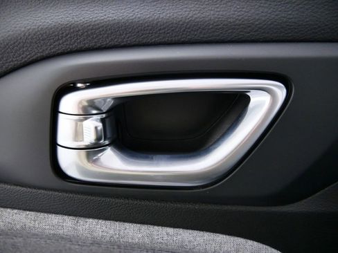 Used 2024 Jeep Compass Sport image 31