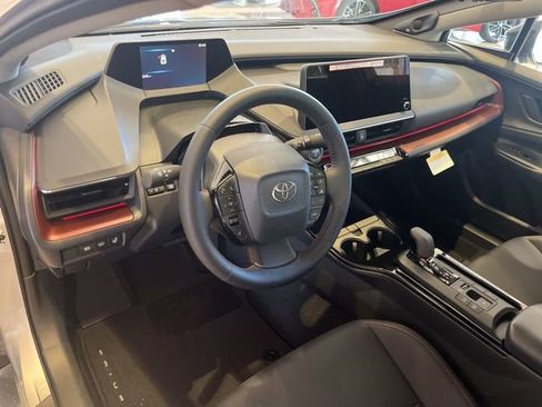 New 2025 Toyota Prius Plug-In Hybrid image 12