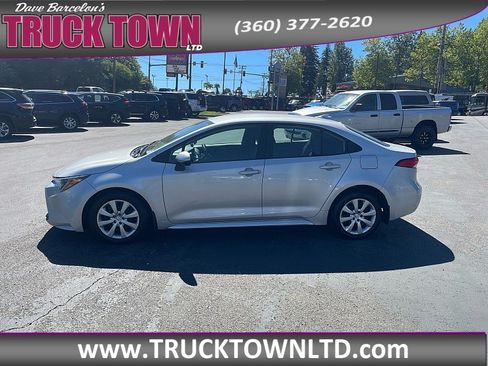 Used 2023 Toyota Corolla LE FWD image 2