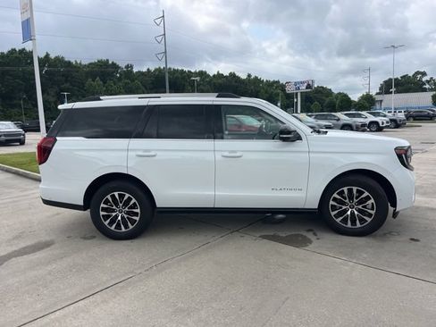 Used 2025 Ford Expedition Platinum AWD/4WD image 13