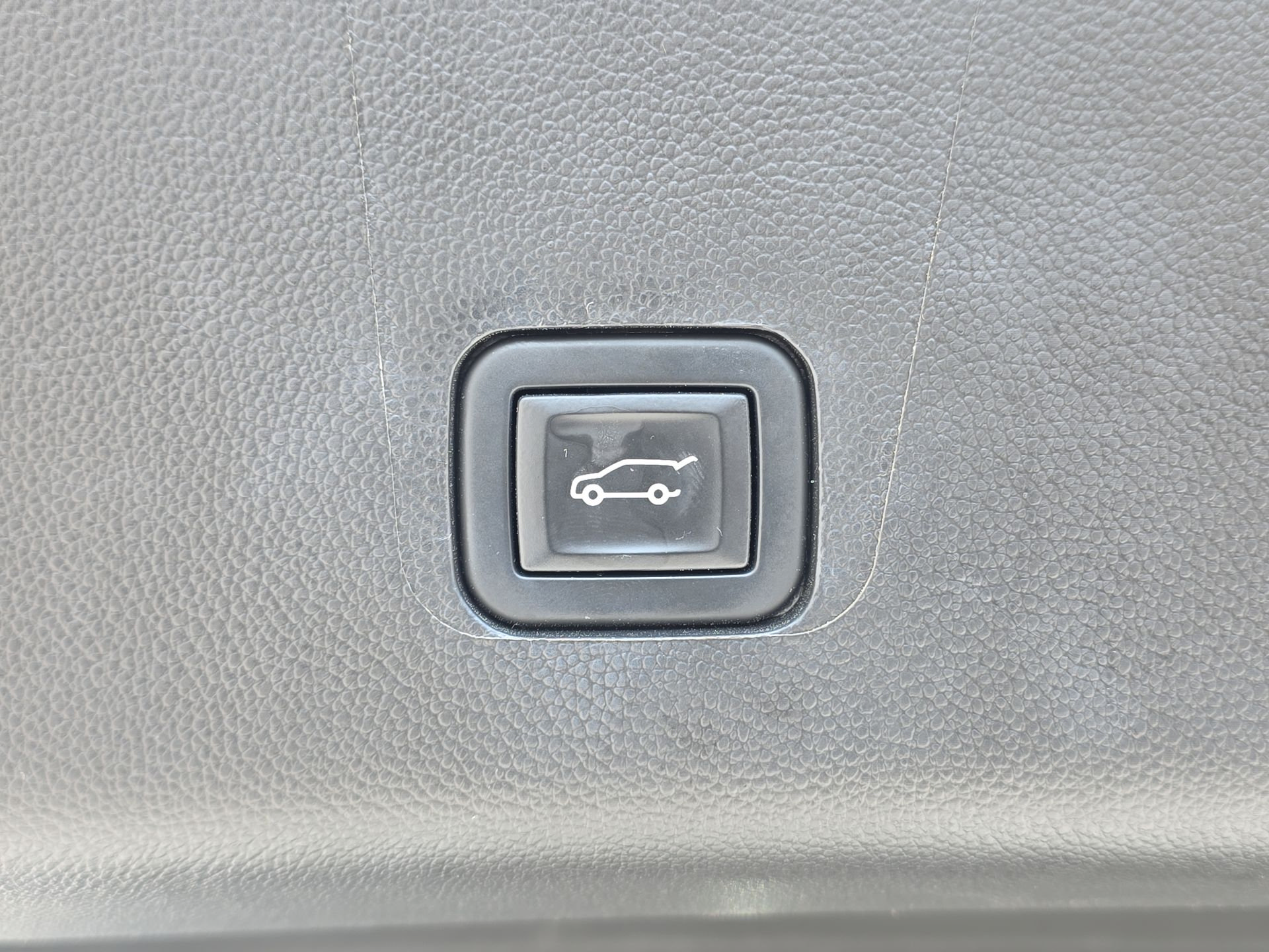 Used 2022 Chevrolet Traverse Premier AWD/4WD image 16