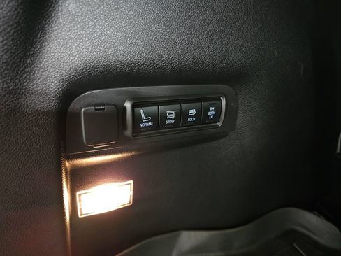 Used 2017 Ford Explorer Limited w/ Equipment Group 301A AWD/4WD image 9