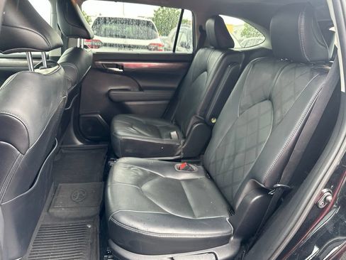 Used 2021 Toyota Highlander Platinum AWD/4WD image 16