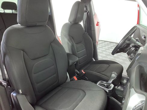 Used 2019 Jeep Renegade Latitude w/ Cold Weather Group AWD/4WD image 24
