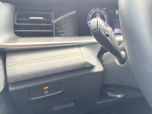 Used 2025 Volkswagen Tiguan S FWD image 28