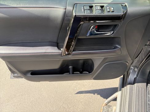 Used 2020 Toyota 4Runner TRD Off-Road Premium AWD/4WD image 9