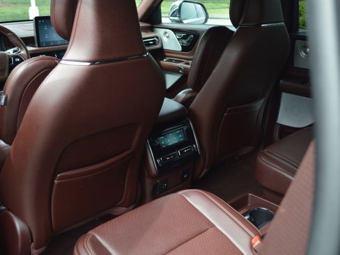 Used 2020 Lincoln Aviator Black Label w/ Dynamic Handling Package AWD/4WD image 31