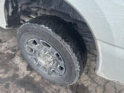 Used 2025 Ford F250 Platinum image 9