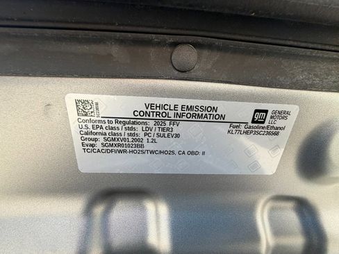 Certified 2025 Chevrolet Trax LT w/ LT Convenience Package image 28