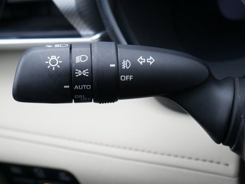 Used 2024 Toyota Highlander Platinum image 27