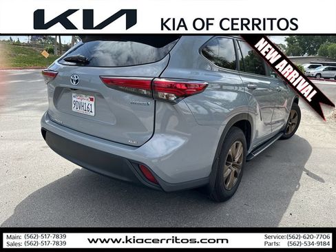 Used 2023 Toyota Highlander Bronze Edition FWD image 5