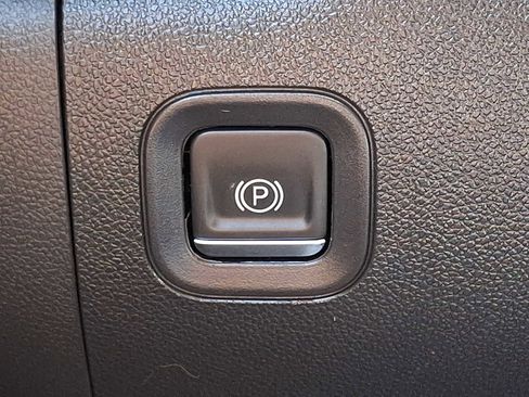 Used 2021 Chevrolet Silverado 1500 High Country w/ Technology Package image 28