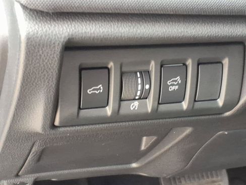 Used 2025 Subaru Outback Premium image 4