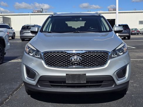 Used 2018 Kia Sorento AWD image 2